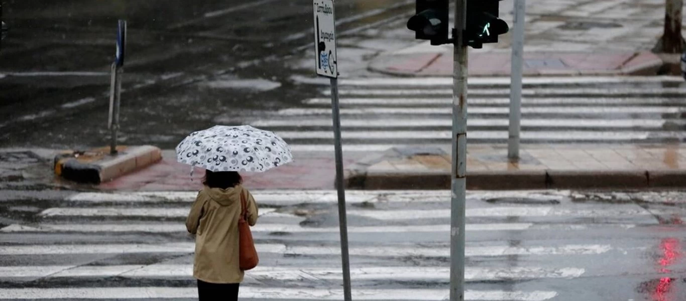 Καιρός: Βροχές αλλά και άνοδος της θερμοκρασίας σήμερα - Που θα χρειαστούμε ομπρέλες